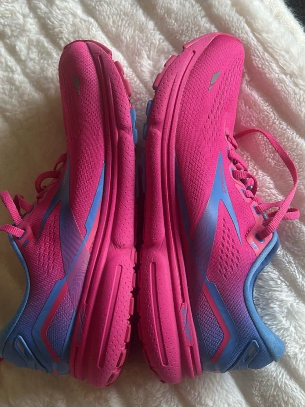Brooks Hot Pink Women's Running Sneakers with Blue Trim